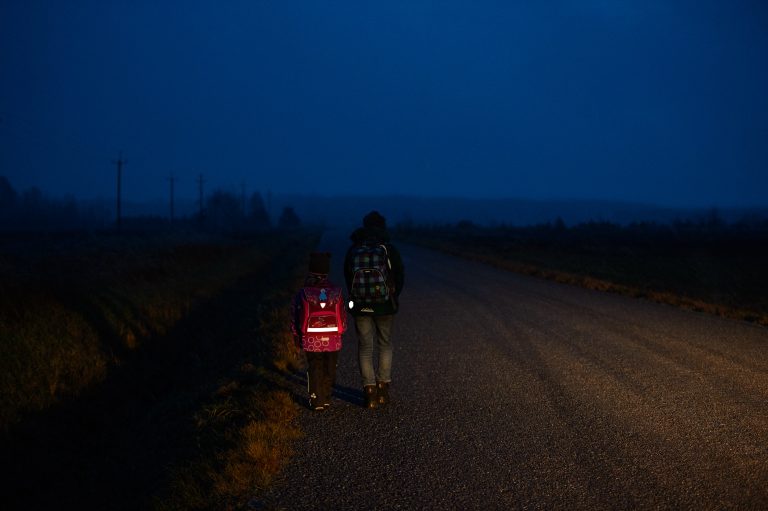 Koolikotiga lapsed tagant helkurid olemas